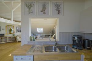 Happy Hugle Haus