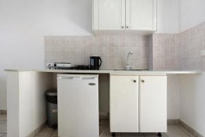 Yiannis Studio 5