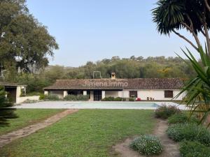 Finca El Búho Oak Natural Park
