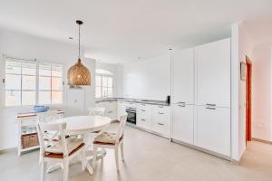 First Line Oasis Apartment Td05
