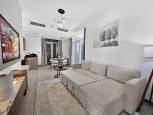 PNB Living - High Floor Urban Oasis - 2 Balconies