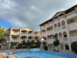 Sandy Maria studio 701