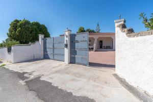 Villa Fontane Bianche with pool
