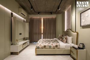 StayVista at The Earth Stone with Infinity Pool, Lawn