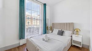 Kensington 3BR Luxury You Deserve by REGAL REALMS
