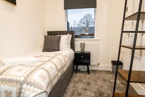 Perfect for Contractors - 4Bed 2Bath - Parking