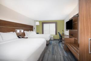 Holiday Inn Express Kansas City - at the Legends! by IHG