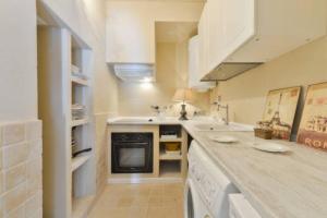 Dalt Vila House
