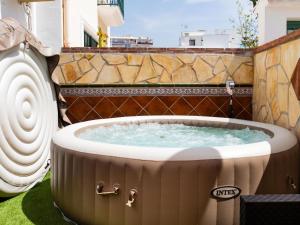 Town Center House With Jacuzzi