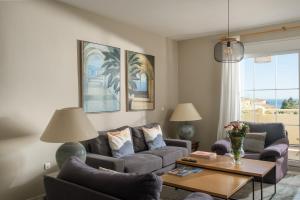 Mediterranean apt with seaview, 365-Day open pool and walking distance to the beach