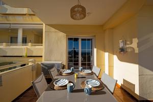 Mediterranean apt with seaview, 365-Day open pool and walking distance to the beach