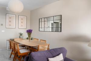 Mediterranean apt with seaview, 365-Day open pool and walking distance to the beach