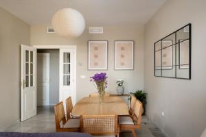 Mediterranean apt with seaview, 365-Day open pool and walking distance to the beach