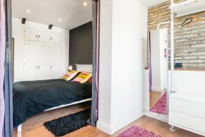 Villa Marty - Mayores De 25 Años