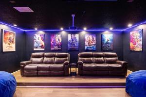 2817 Lakefront Pool Home Cinema Room Near Disney!