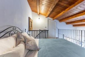 Attic Apartment Acate img11