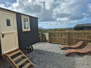 Cape Cornwall Shepherds hut with vast sea views