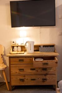 Hofer Hitt Rooms Apartments