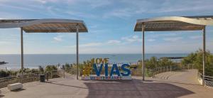 Aurora, magnifique, classé 3 étoiles, 6 personnes, accès direct plage, parking privé, vue mer à travers la pinède