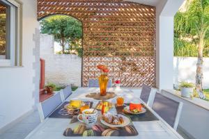 Villa Gioia 400m from the beach