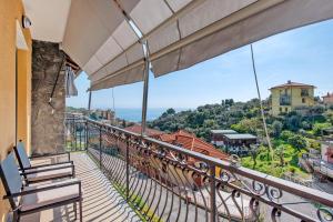 Due passi dal mare tra gli ulivi