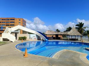 Apartamento en Tucacas con vista al mar, cerca del supermercado Luxor