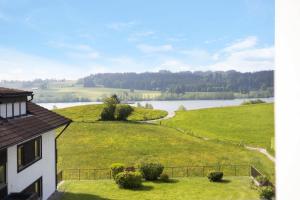 Loft mit Seeblick und Innenpool