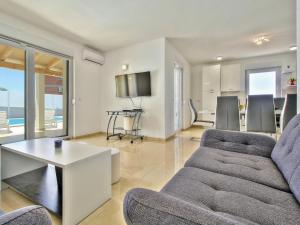 Holiday Home Mare by Interhome