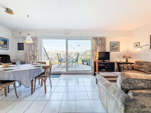 Apartment Le Hoche-3 by Interhome