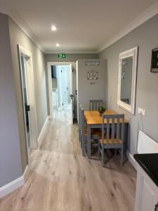 Stalks and stems Apartment