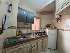 Airport Apartment 5 minutes walk, perfect for Early & Late Flights