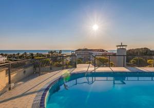 Appartamento con Piscina sul Tetto, a 150m dal Mare