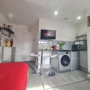 West Street Studios, Free WIFI, FREE Parking, Washer dryer