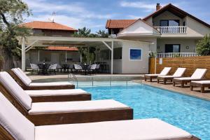 Studios River - Potos Escape with Pool and Views