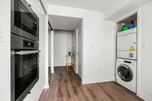 1 Bedroom Condo with a Romantic View Iceboat Terrace Downtown Toronto