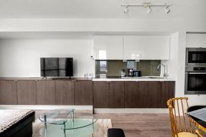 1 Bedroom Condo with a Romantic View Iceboat Terrace Downtown Toronto