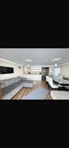 Trabzon 4 storey Villa-House by the sea - Denize sıfır 4 katlı müstakil Villa - Ev
