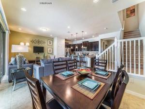 5 BD 4.5 BA Windsor at Westside 2015 MD