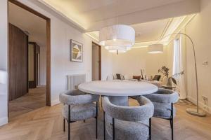 Luxurious 3-Bedroom Apartment in Heart of Barcelona