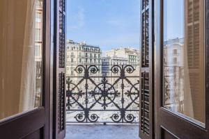 Luxurious 3-Bedroom Apartment in Heart of Barcelona