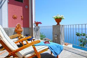 Villa Red Moon Green garden