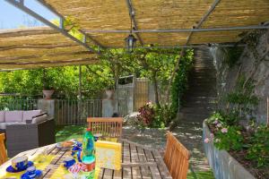 Villa Red Moon Green garden