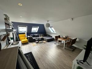 Cozy 55 M² Top Floor Apartment