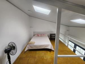 Apartamento cómodo, entrada independiente, parking moto