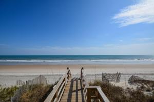 Discover Sea La Vie an oceanfront 3-bedroom haven in Surf City, perfect for families!