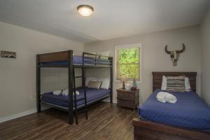 Ticoa Heights · Ticoa Heights , Community Pool, Foosball, King B