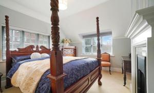 This Unique grade 2 listed 10 Mins away from Wembley Arena