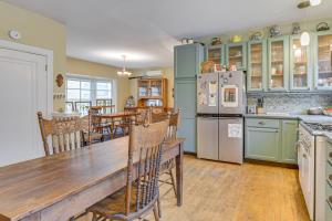 Historic 1930s Retreat! Walk to Wicker Park