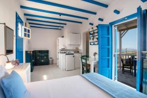 Blue Dolphin Antiparos View Suite