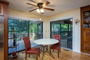Connestee Lakefront Retreat · Lakefront Retreat in Connestee Fal